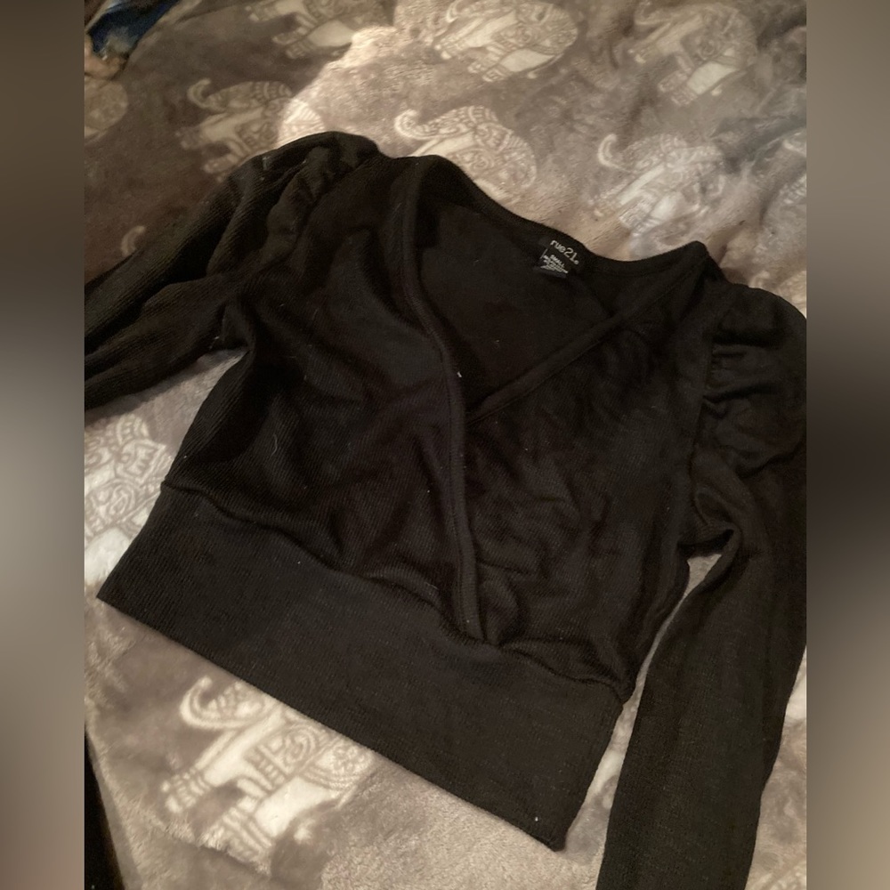 black long sleeve cropped